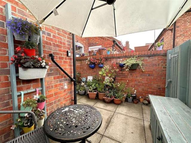 2 bed house for sale