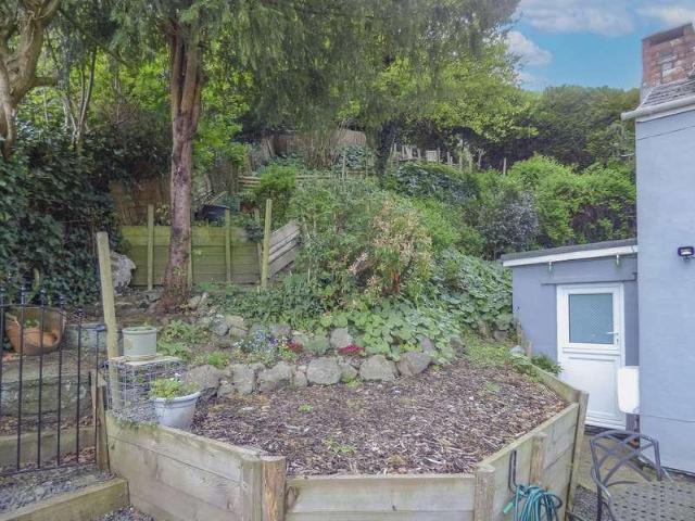 2 bed house for sale