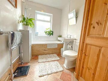 2 bed house for sale