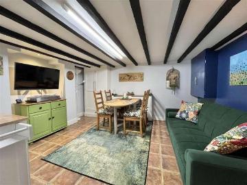 2 bed house for sale