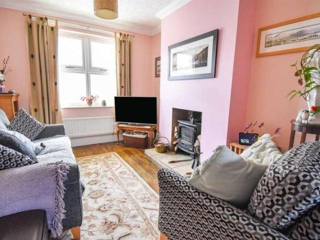 2 bed house for sale
