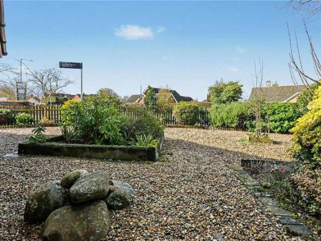 2 bed house for sale