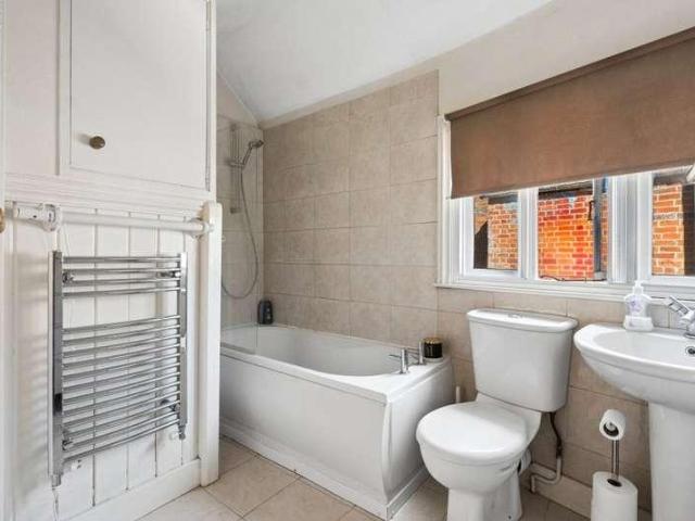 2 bed house for sale