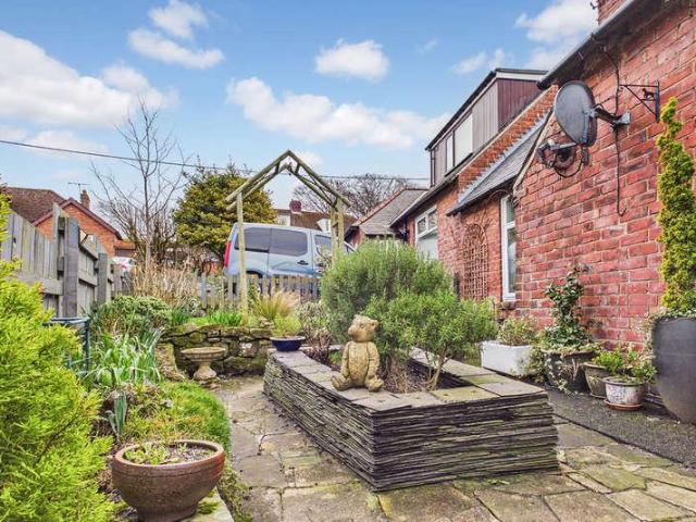 2 bed house for sale