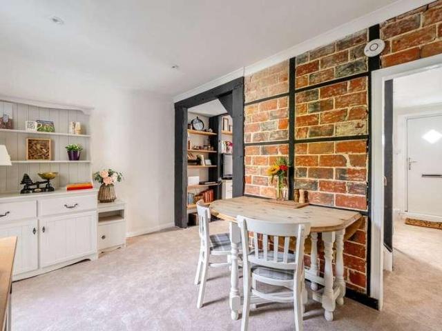 2 bed house for sale