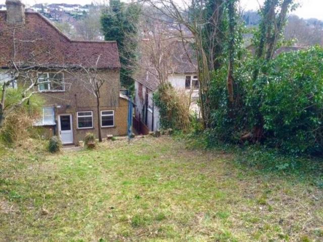 2 bed house for sale