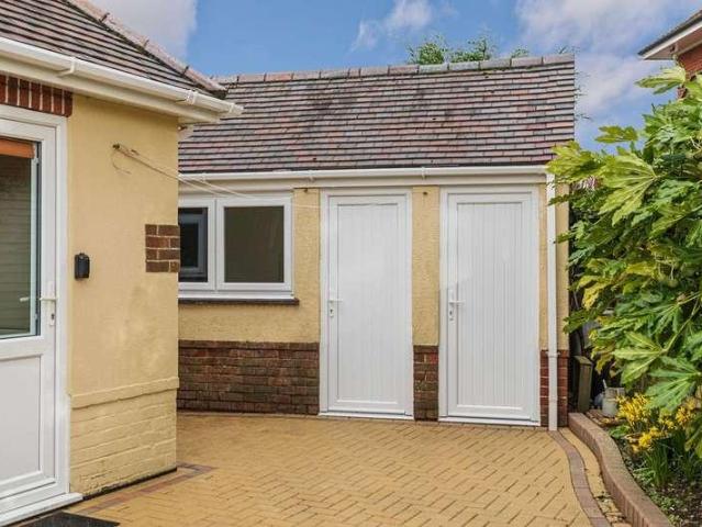 2 bed house for sale