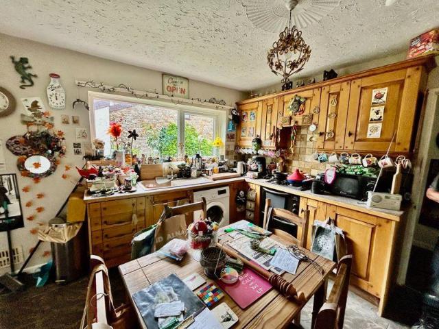 2 bed house for sale