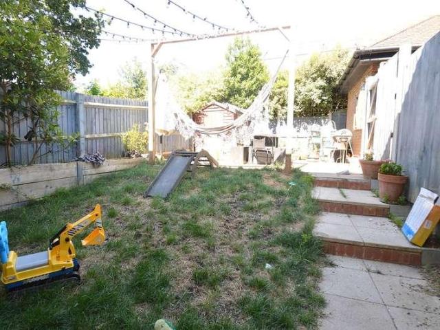 2 bed house for sale