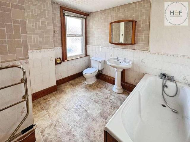 2 bed house for sale
