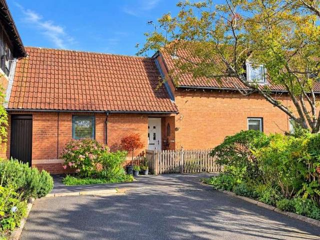2 bed house for sale