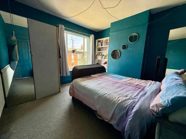 2 bed house for sale