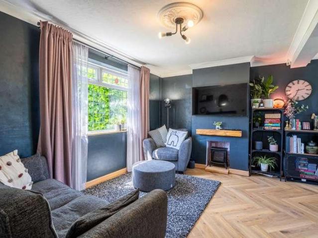 2 bed house for sale