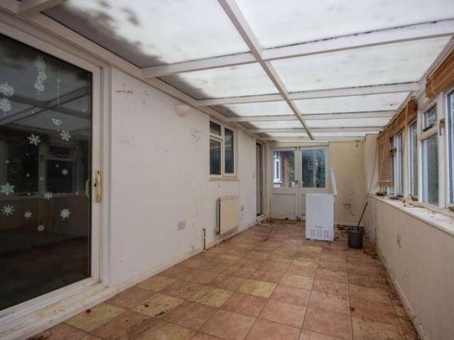 2 bed house for sale
