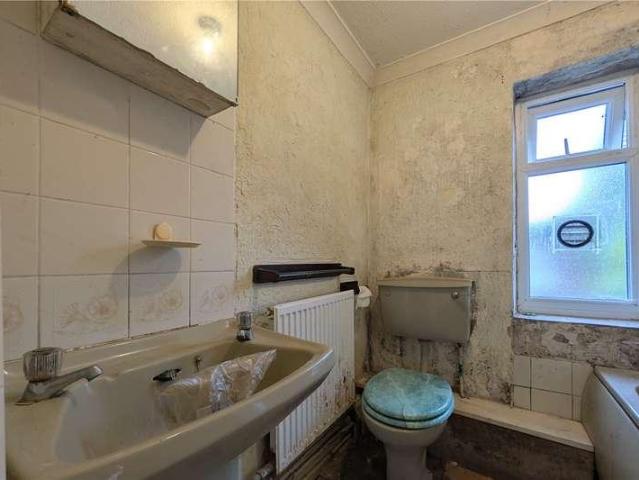 2 bed house for sale