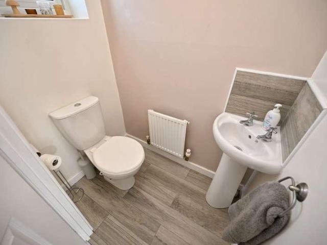 2 bed house for sale