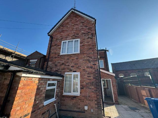 2 bed house for sale