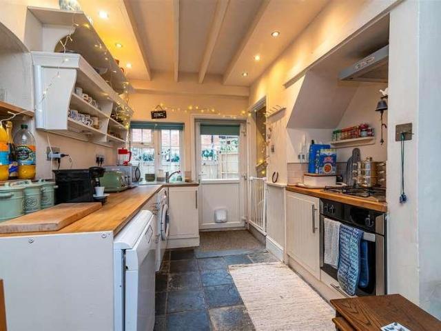 2 bed house for sale