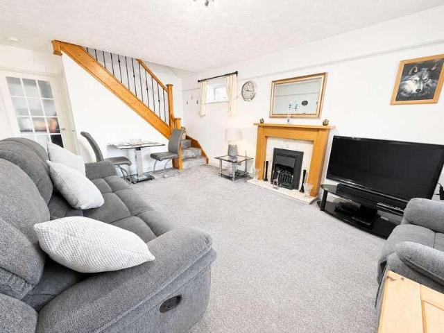 2 bed house for sale