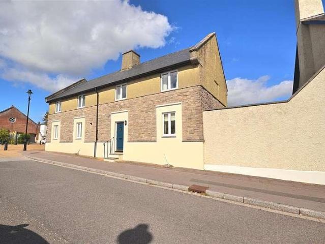 2 bed house for sale