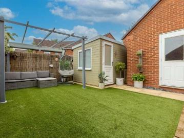 2 bed house for sale