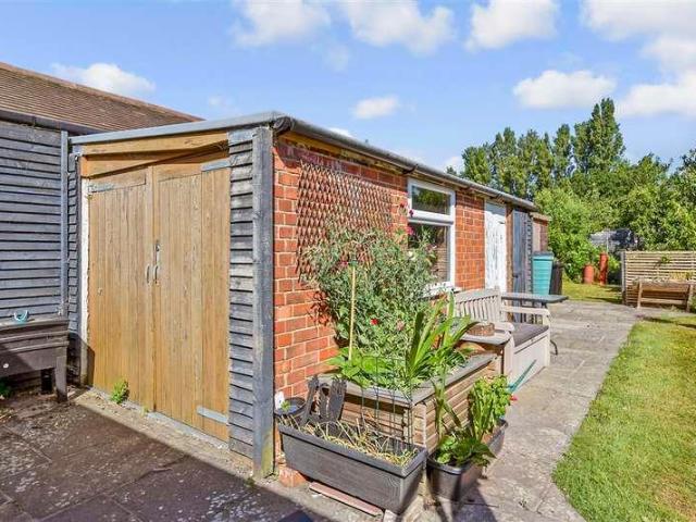 2 bed house for sale