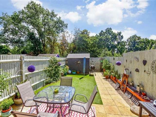 2 bed house for sale