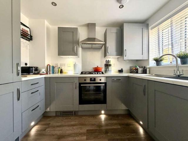 2 bed house for sale