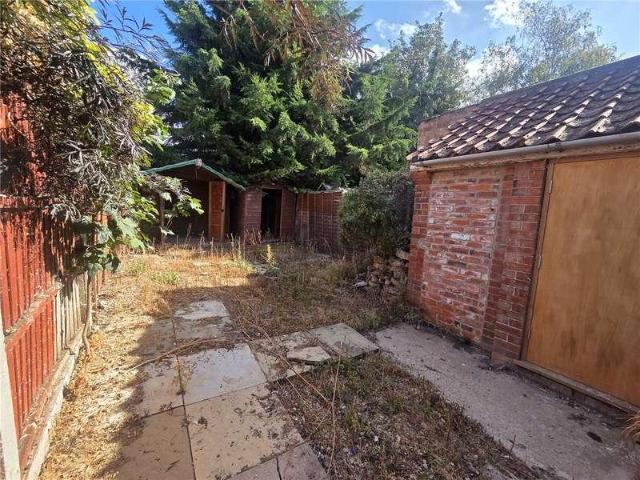 2 bed house for sale