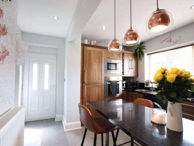 2 bed house for sale