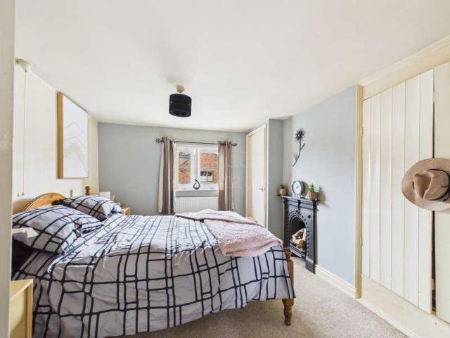 2 bed house for sale