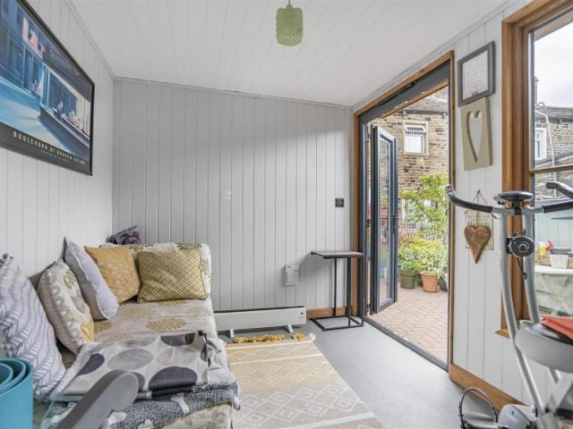2 bed house for sale