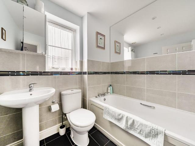 2 bed house for sale