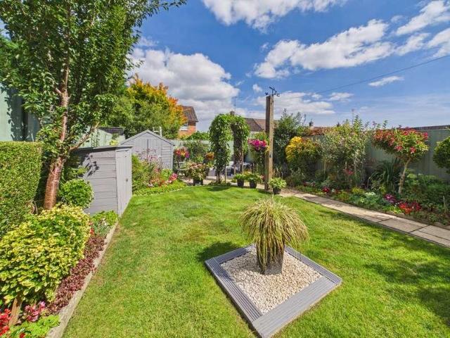 2 bed house for sale
