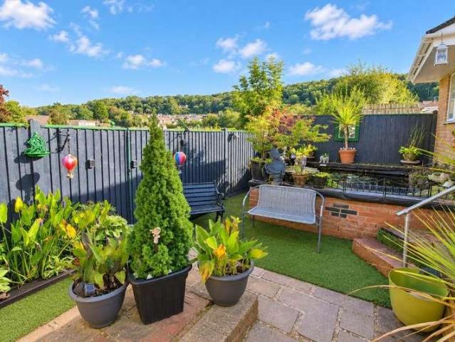 2 bed house for sale