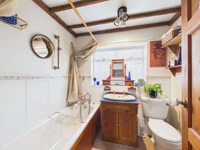 2 bed house for sale
