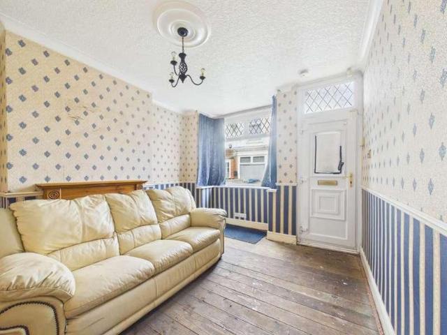 2 bed house for sale