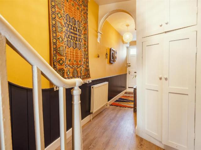 2 bed house for sale