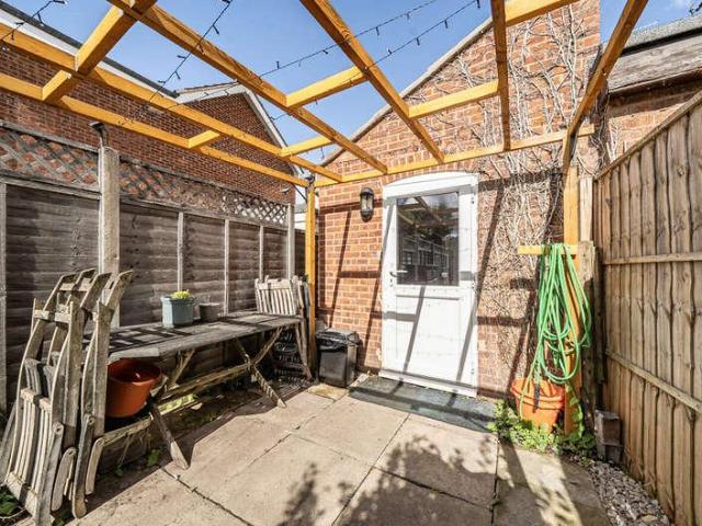 2 bed house for sale