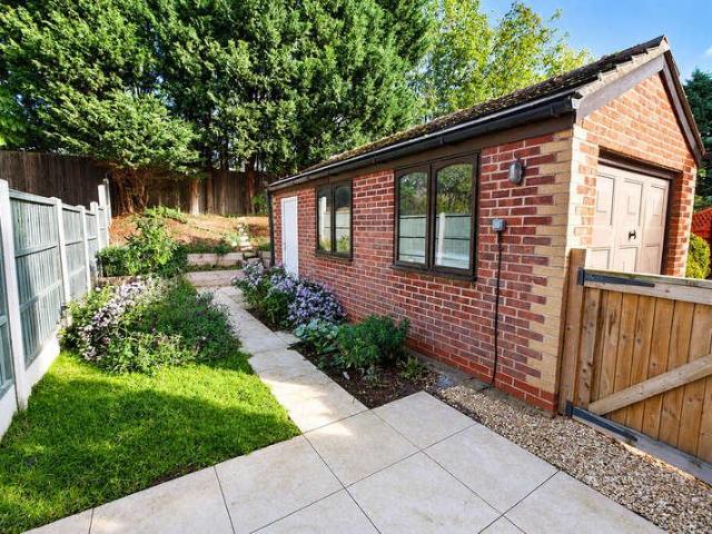 2 bed house for sale