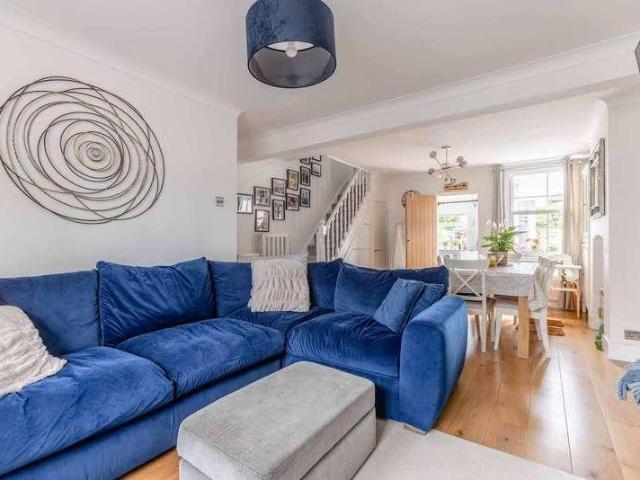 2 bed house for sale