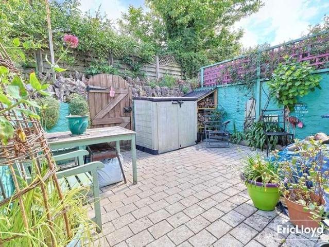 2 bed house for sale