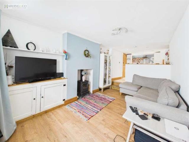2 bed house for sale