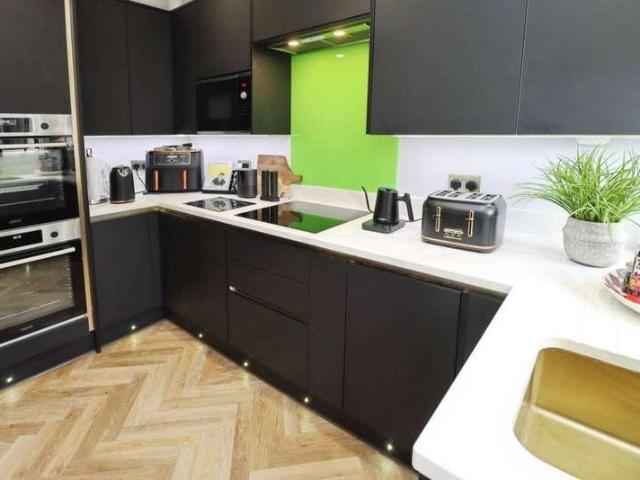2 bed house for sale
