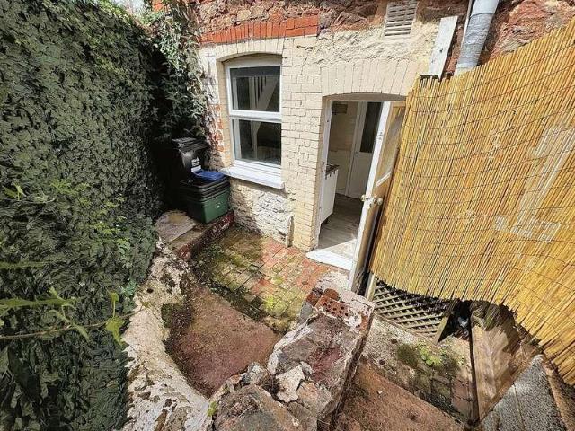 2 bed house for sale
