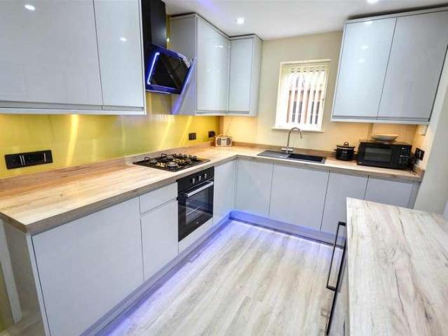2 bed house for sale
