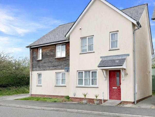 2 bed house for sale