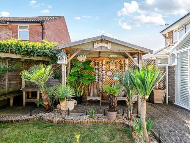 2 bed house for sale