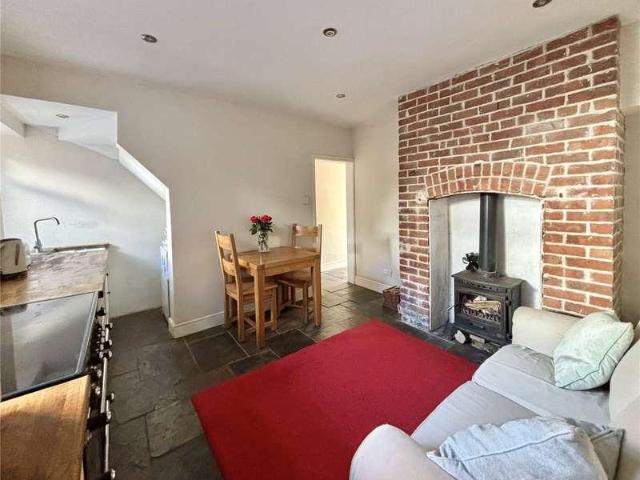 2 bed house for sale