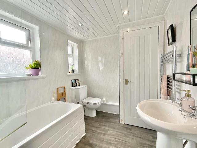 2 bed house for sale